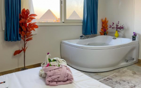 SUNRISE jacuzzi & PYRAMIDWS view